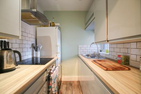 2 bedroom flat to rent, London Road, Wokingham, RG40