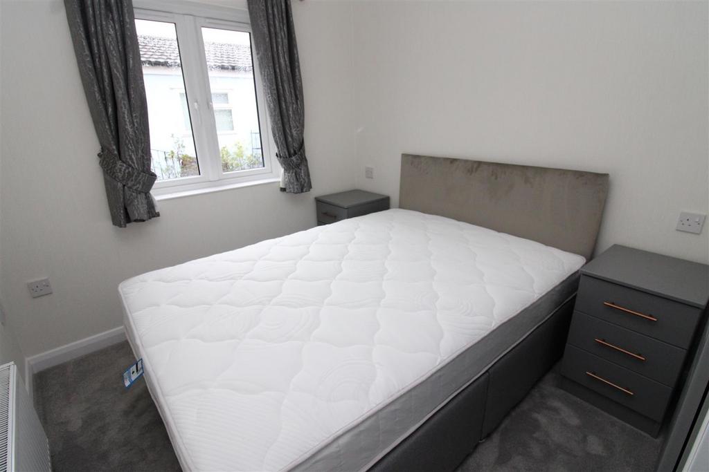 Bedroom 2.JPG