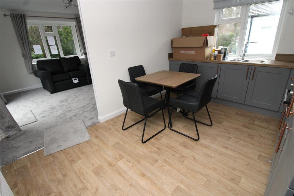 Kitchen 2.JPG