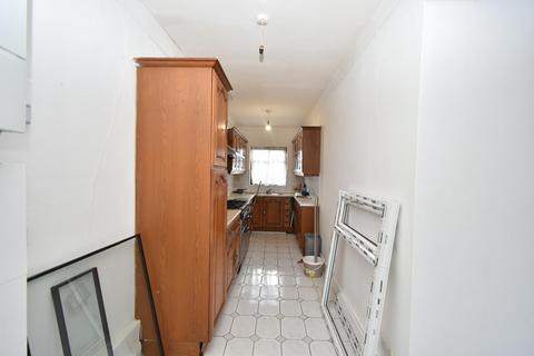 5 bedroom end of terrace house to rent, Southall, UB1