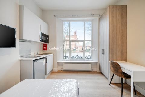 Studio to rent, Uxbridge Road, London, W12