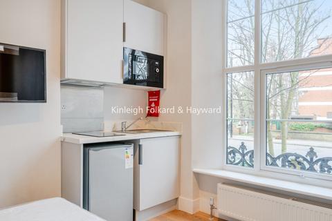 Studio to rent, Uxbridge Road, London, W12