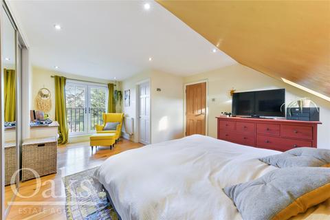 4 bedroom semi-detached house for sale, Waddon Park Avenue, Croydon