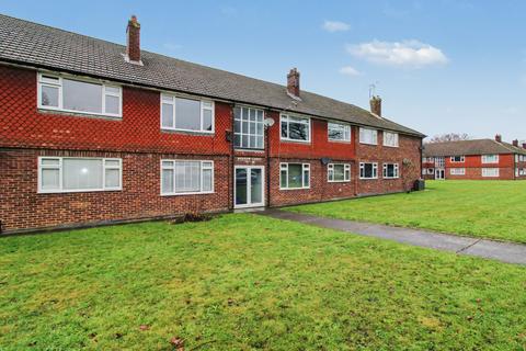 2 bedroom apartment for sale, Meadow Court, Anchor Meadow, Farnborough , Hampshire, GU14