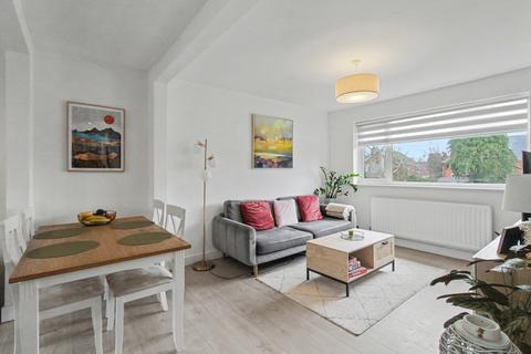 2 bedroom apartment for sale, Meadow Court, Anchor Meadow, Farnborough , Hampshire, GU14