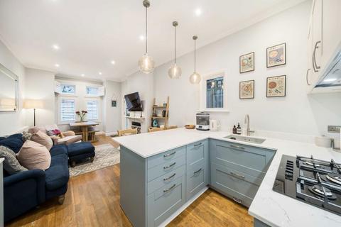 2 bedroom flat for sale, St. Ann's Hill, London SW18