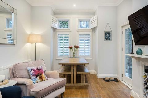 2 bedroom flat for sale, St. Ann's Hill, London SW18