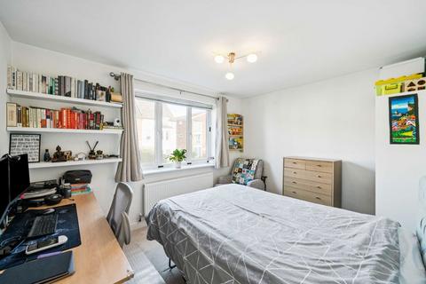 2 bedroom flat for sale, Manorgate Road, Kingston Upon Thames KT2