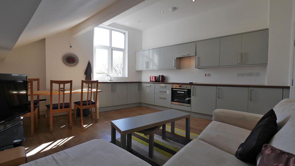 Living / Dining / Kitchen