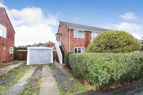 2 bedroom maisonette for sale, Giffard Drive,  Farnborough , GU14