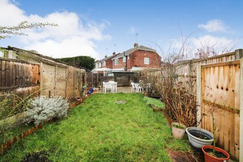 2 bedroom maisonette for sale, Giffard Drive,  Farnborough , GU14