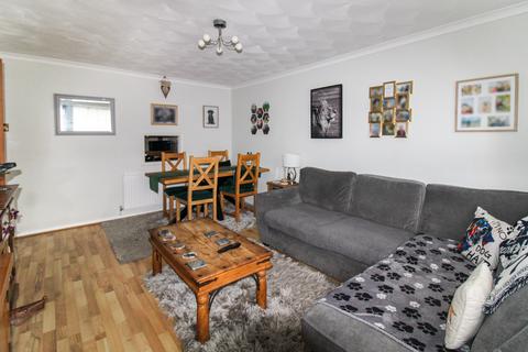 2 bedroom maisonette for sale, Giffard Drive,  Farnborough , GU14