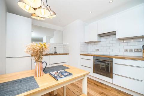 1 bedroom flat for sale, Kingsland Road, London E2