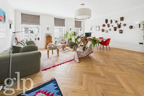 3 bedroom apartment to rent, Montague Street, Bloomsbury, WC1B
