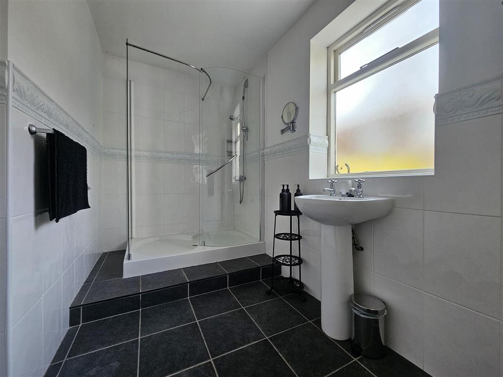PR6 Shower.jpg