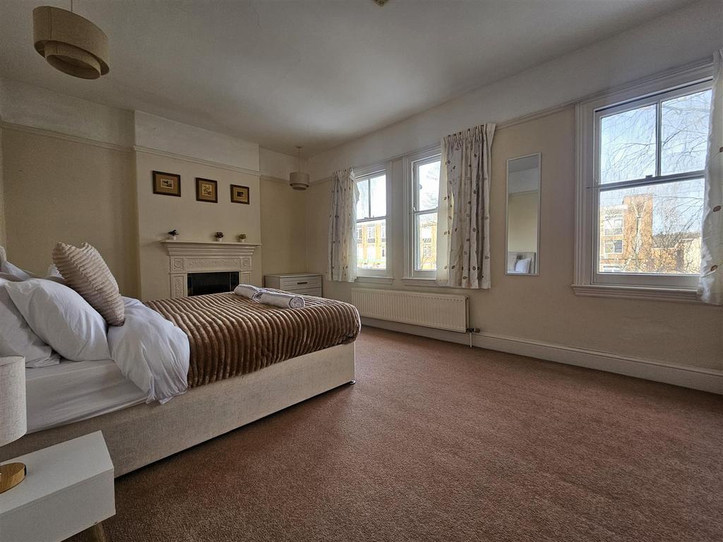 PR6 Bed1.jpg
