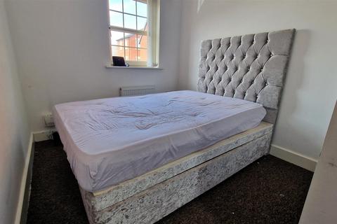 2 bedroom house to rent, Boothferry Park Halt, Hull, HU4