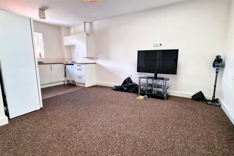 2 bedroom house to rent, Boothferry Park Halt, Hull, HU4