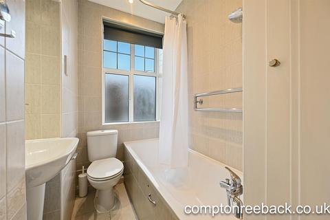 Studio to rent, Holmefield Court, Belsize Grove NW3