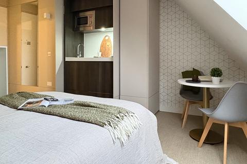 Studio to rent, Staines Road