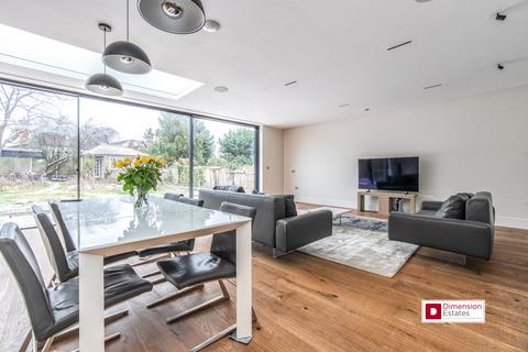 5 bedroom detached house for sale, Luctons Avenue, Essex, IG9