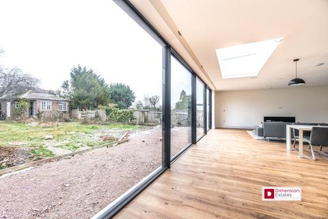 5 bedroom detached house for sale, Luctons Avenue, Essex, IG9