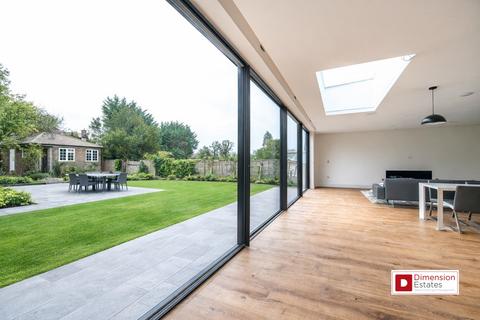 5 bedroom detached house for sale, Luctons Avenue, Essex, IG9