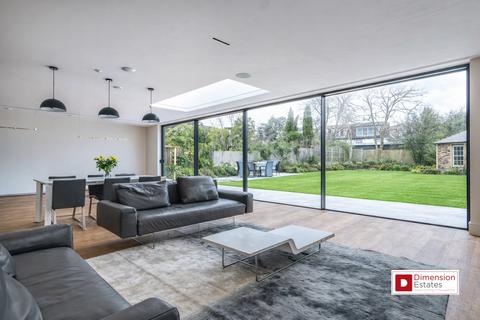 undefined, Luctons Avenue, Essex, IG9