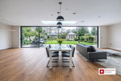 undefined, Luctons Avenue, Essex, IG9