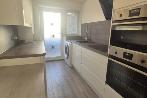 3 bedroom flat to rent, Ardnahoe Avenue, Toryglen