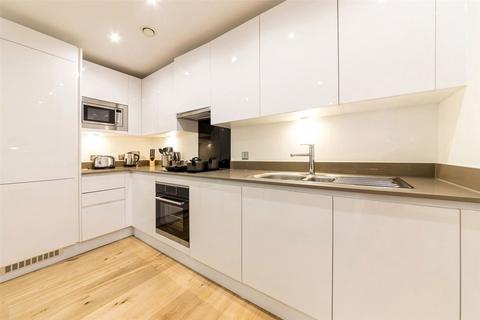 3 bedroom flat to rent, High Street, London E15