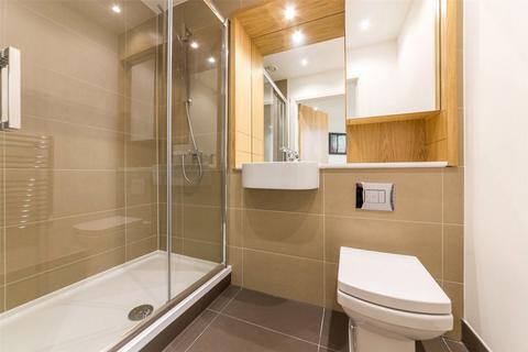 3 bedroom flat to rent, High Street, London E15