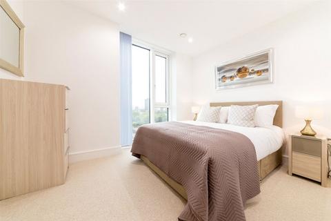 2 bedroom flat to rent, High Street, London E15