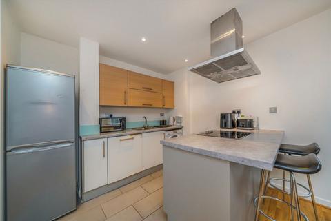 2 bedroom flat to rent, Warton Road, London E15