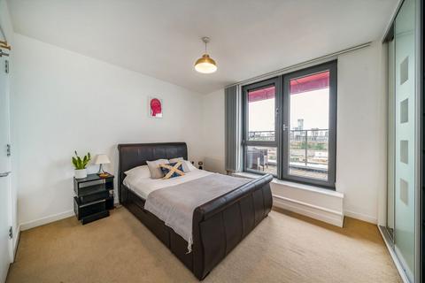 2 bedroom flat to rent, Warton Road, London E15