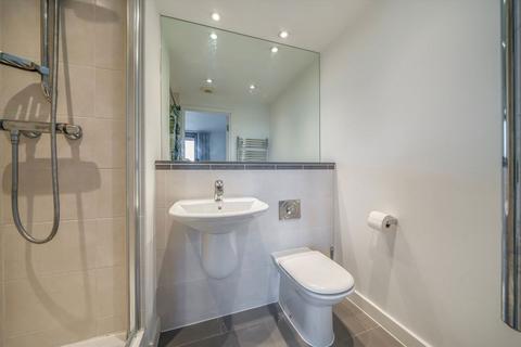 2 bedroom flat to rent, Warton Road, London E15
