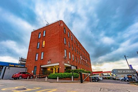 Studio to rent, Hanover House, London, NW2