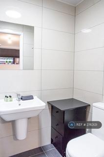 Studio to rent, Hanover House, London, NW2