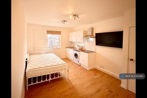 Studio to rent, Sussex Gardens, London, W2