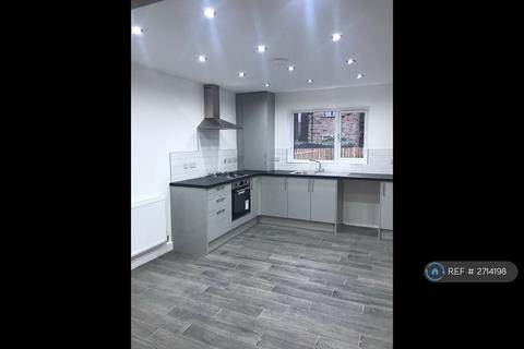 3 bedroom terraced house to rent, Heathbury Gardens, Halifax, HX5