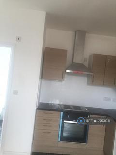 Studio to rent, Broadway, London, W13