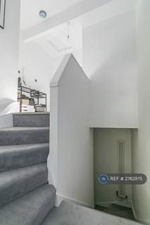 3 bedroom flat to rent, Hammersmith Grove, London, W6