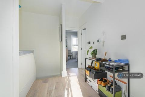 3 bedroom flat to rent, Hammersmith Grove, London, W6