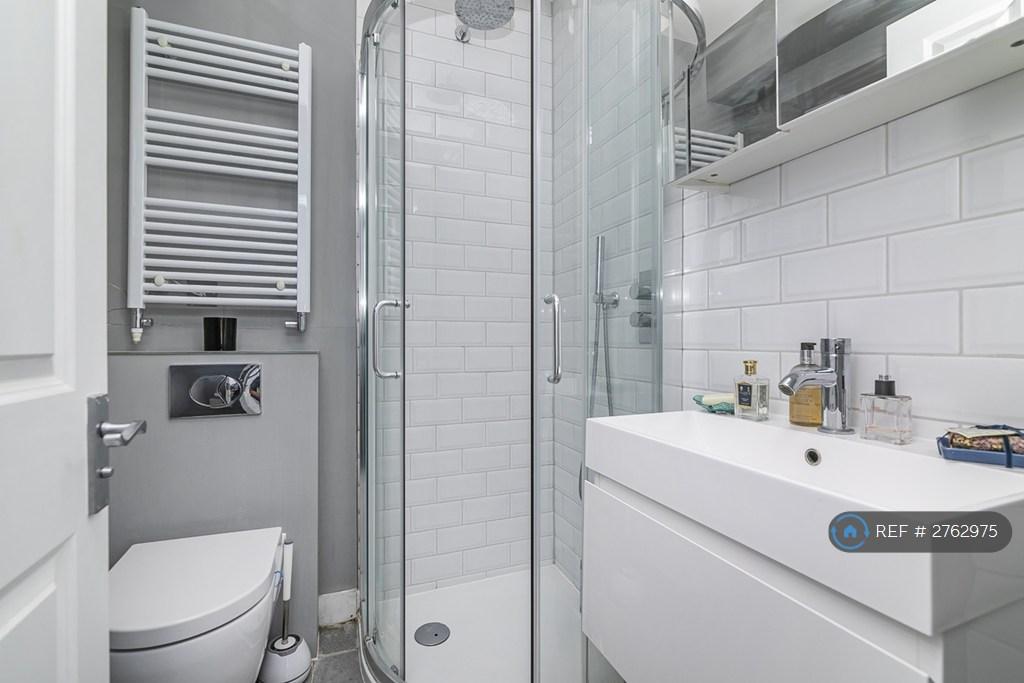 En-Suite To Main Bedroom 1