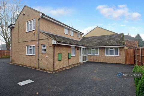 1 bedroom in a house share to rent, Rickman Crescent, Addlestone, KT15