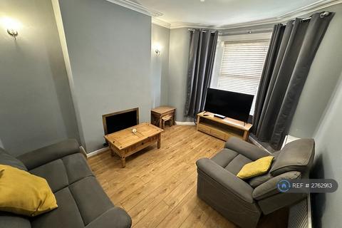 2 bedroom terraced house to rent, Maybank Road, Birkenhead, CH42