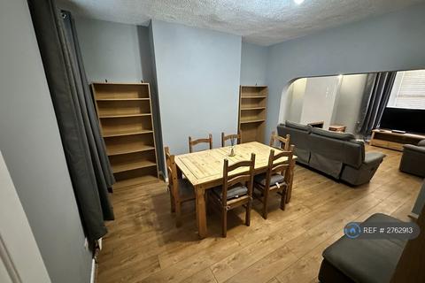 2 bedroom terraced house to rent, Maybank Road, Birkenhead, CH42