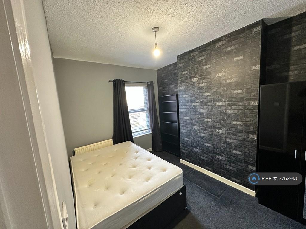 Bedroom 2: Double Bedroom