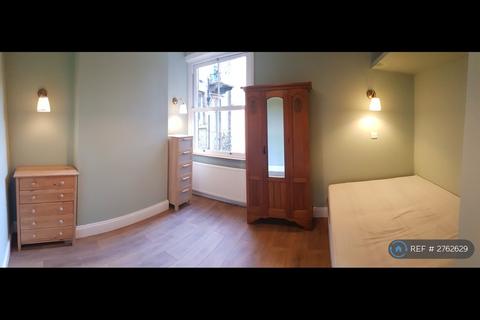2 bedroom flat to rent, St. Ann's Road, London, N15