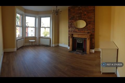 2 bedroom flat to rent, St. Ann's Road, London, N15